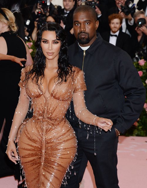 Kanye West y Kim Kardashian posan en la Alfombra Roja de la Gala MET 2019