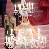 Katy Perry ilumina la Gala MET 2019 vestida de candelabro