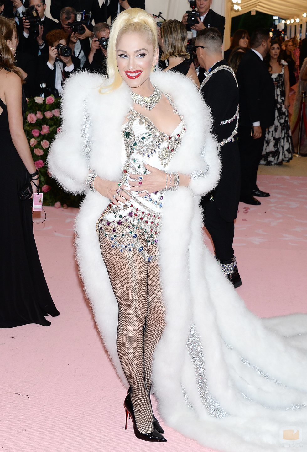 Gwen Stefani posa en la Alfombra Roja de la Gala MET 2019