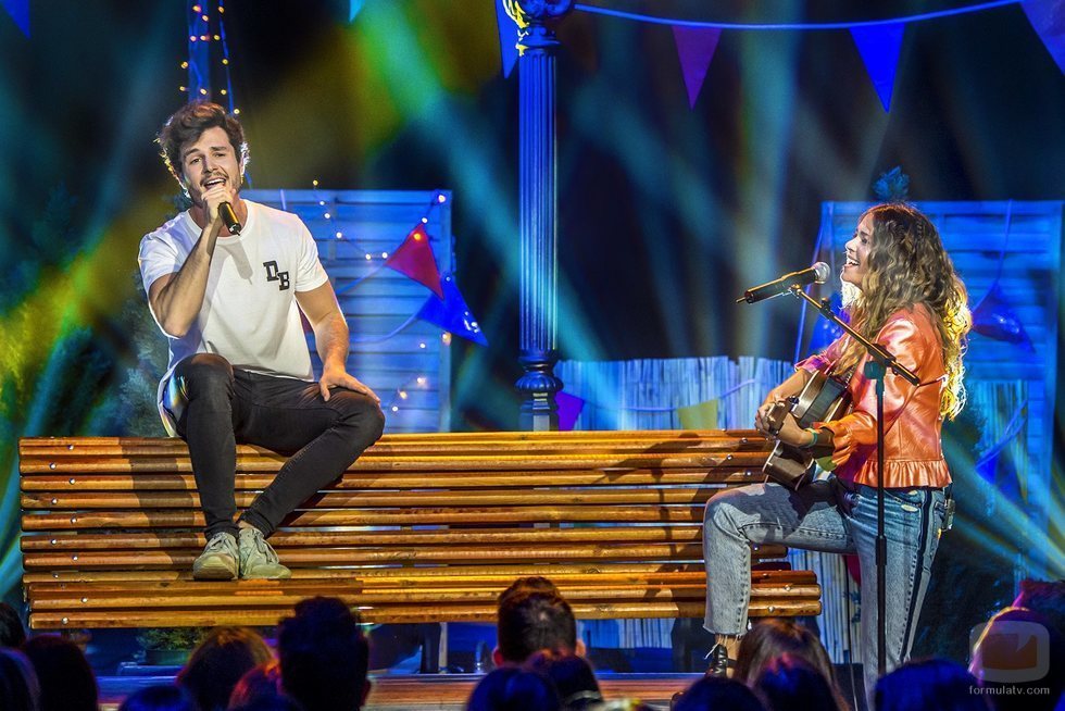 Miki y Sofía Ellar cantan "Bañándonos en vaqueros" en 'Miki y amigos'