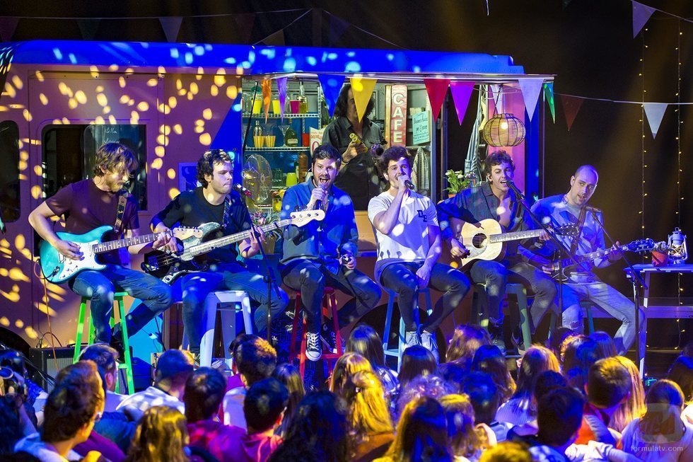 Miki y Taburete cantan "Balerofón" en 'Miki y amigos'