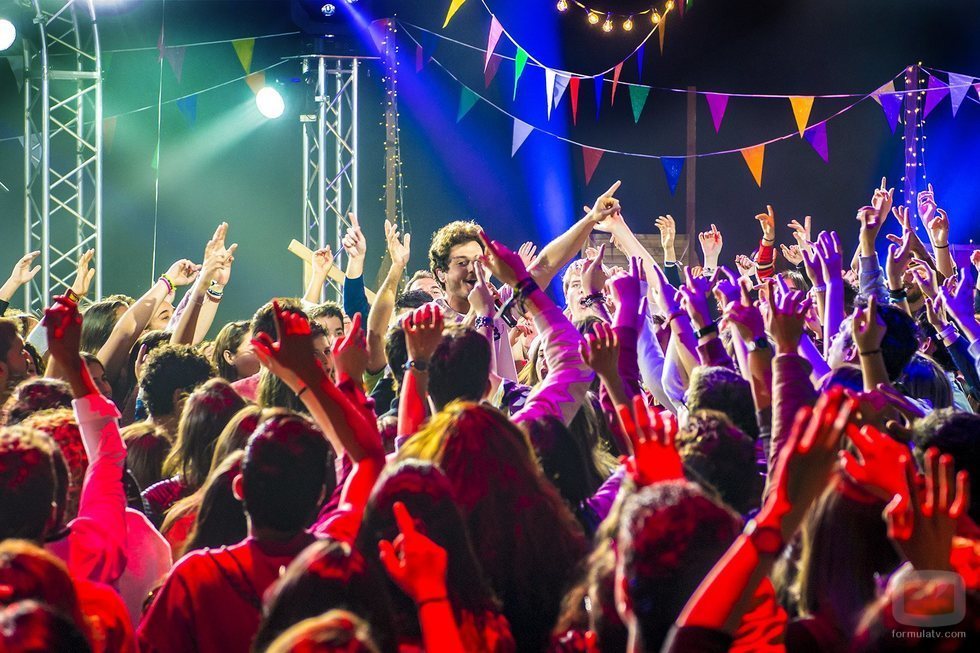 Miki Núñez pone a bailar al público en el concierto 'Miki y amigos'