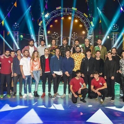 Miki Núñez se reúne con los artistas invitados al concierto 'Miki y amigos'