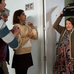 Fina amenaza a sus vecinos con un portátil en la temporada 11 de 'La que se avecina'