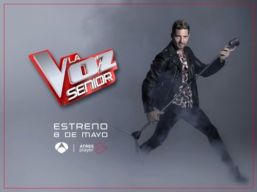 David Bisbal sujeta un micrófono en esta imagen de 'La Voz Senior'