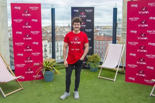 Miki Núñez, representante de España en Eurovisión 2019, posa en su despedida a Tel Aviv