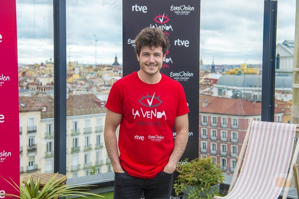 Miki Núñez, representante en Eurovisión 2019, posa antes de partir a Tel Aviv