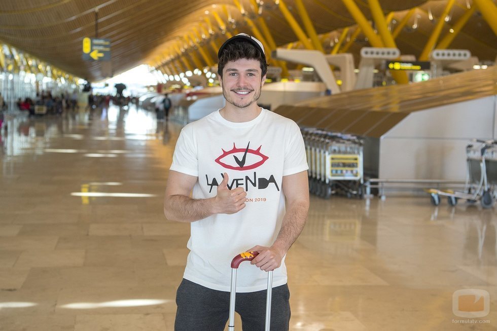 Miki Núñez, representante de Eurovisión 2019, en el aeropuerto