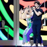 Miki Núñez y sus bailarines realizan la coreografía de "La Venda" en el primer ensayo