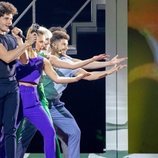 Miki Núñez ensaya junto a sus bailarines la coreografía de "La Venda" 