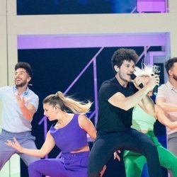 Miki Núñez junto a los bailarines en el ensayo de Eurovisión 2019