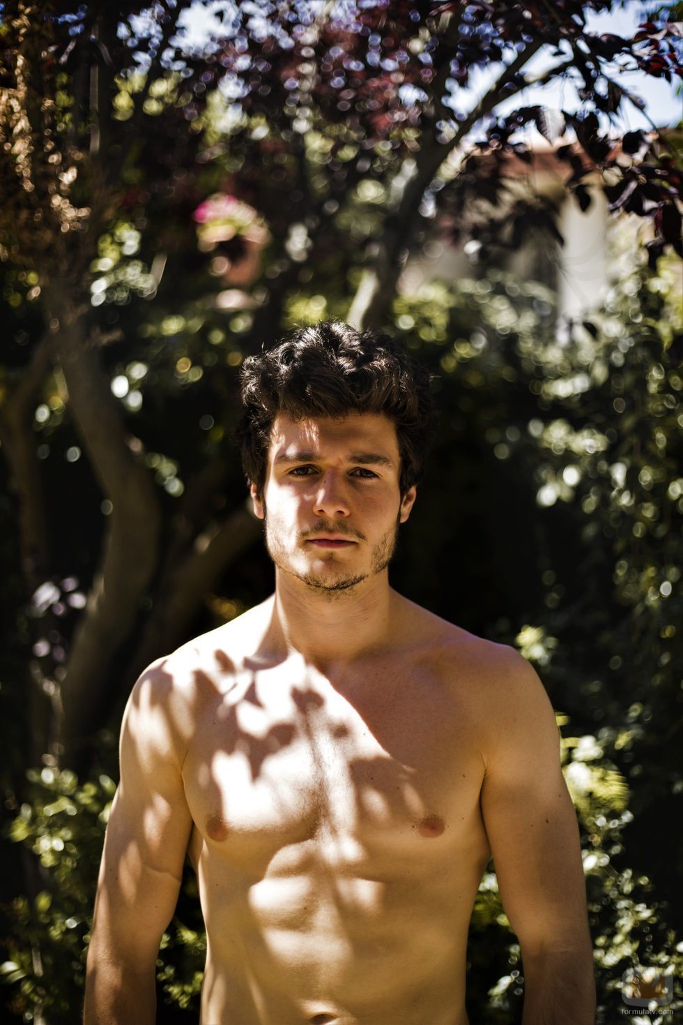 Miki Núñez posa sin camiseta