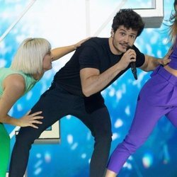 Miki Núñez junto a los bailarines en el segundo ensayo de Eurovisión 2019