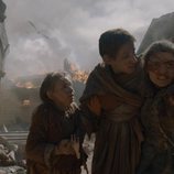 Arya trata de ayudar a los civiles en medio de la batalla del 8x05 de 'Juego de Tronos'