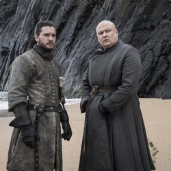 Varys y Jon Nieve se reencuentran en las playas de Rocadragón en el 8x05 de 'Juego de Tronos'