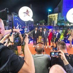 Miki Núñez y sus bailarines en la alfombra naranja de la Welcome Party de Eurovisión 2019
