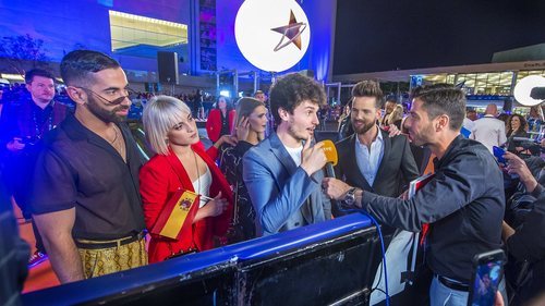 Miki Núñez hablando con la prensa española en la Welcome Party de Eurovisión 2019