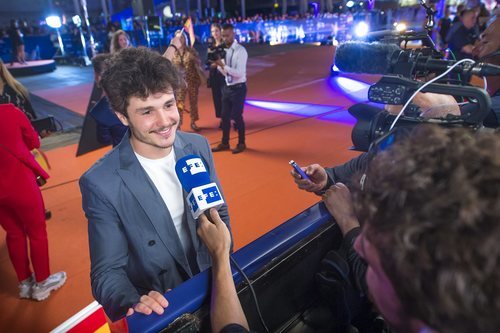 Miki Núñez atendiendo a la prensa en la Welcome Party de Eurovisión 2019