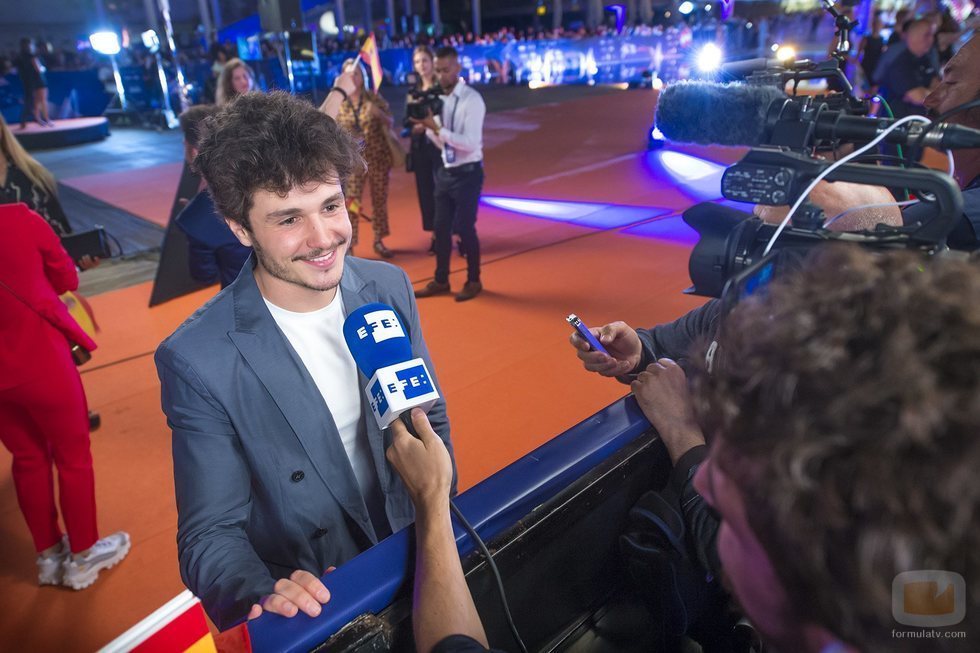 Miki Núñez atendiendo a la prensa en la Welcome Party de Eurovisión 2019