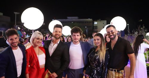 Miki Núñez y sus bailarines, en la alfombra naranja de Eurovisión 2019