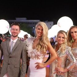 Sarah McTernan y su equipo, en la alfombra naranja de Eurovisión 2019