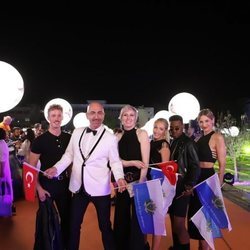 Serhat y su equipo, en la alfombra naranja de Eurovisión 2019