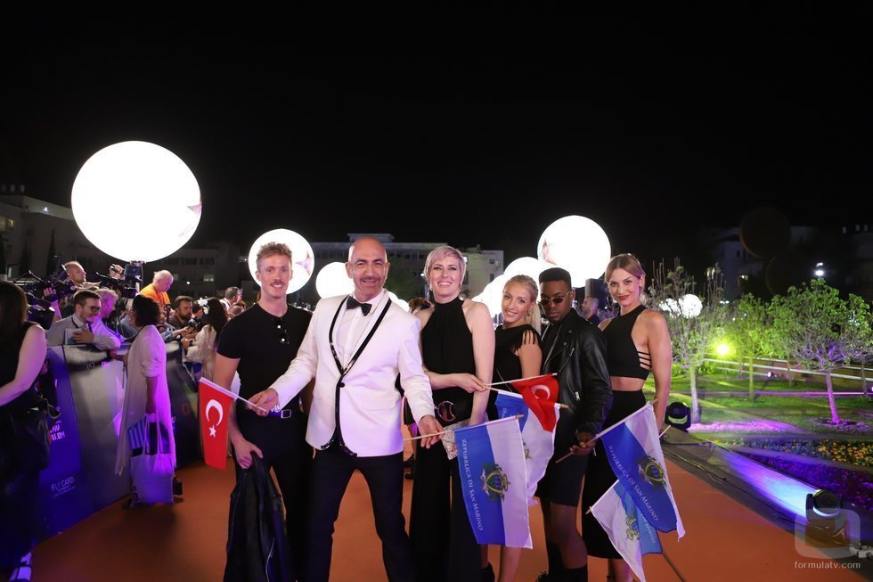 Serhat y su equipo, en la alfombra naranja de Eurovisión 2019