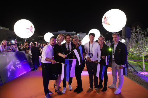 Victor Crone y su equipo, en la alfombra naranja de Eurovisión 2019