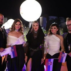 Nevena Božovic y su equipo, en la alfombra naranja de Eurovisión 2019