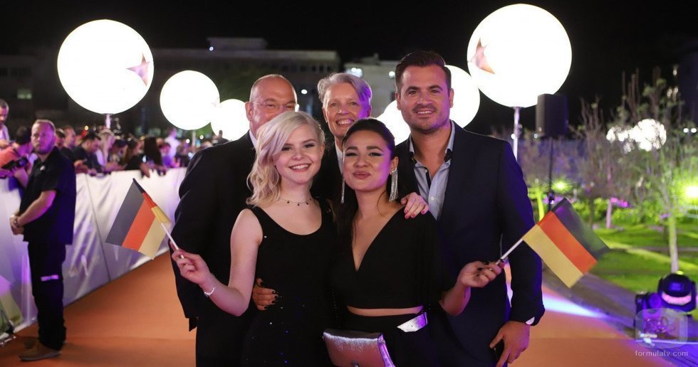 S!sters y su equipo, en la alfombra naranja de Eurovisión 2019