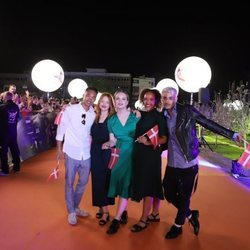 Leonora y su equipo, en la alfombra naranja de Eurovisión 2019