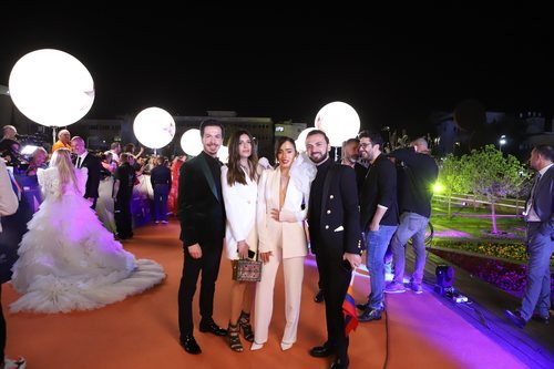 Srbuk y su equipo, en la alfombra naranja de Eurovisión 2019