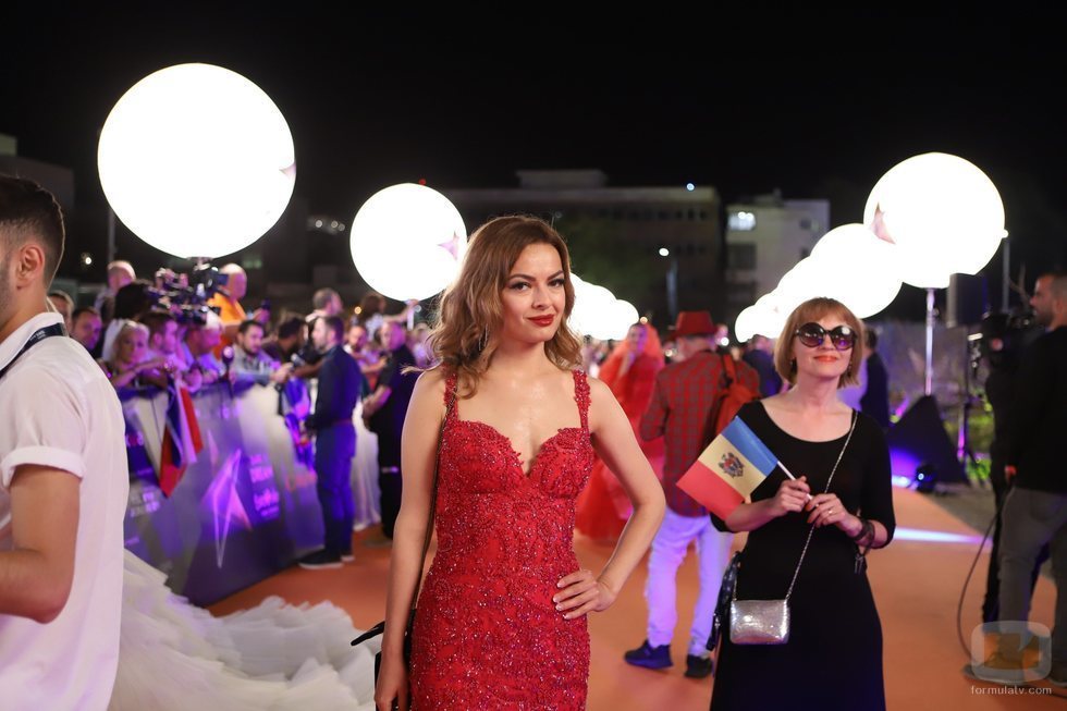 Anna Odobescu, en la alfombra naranja de Eurovisión 2019