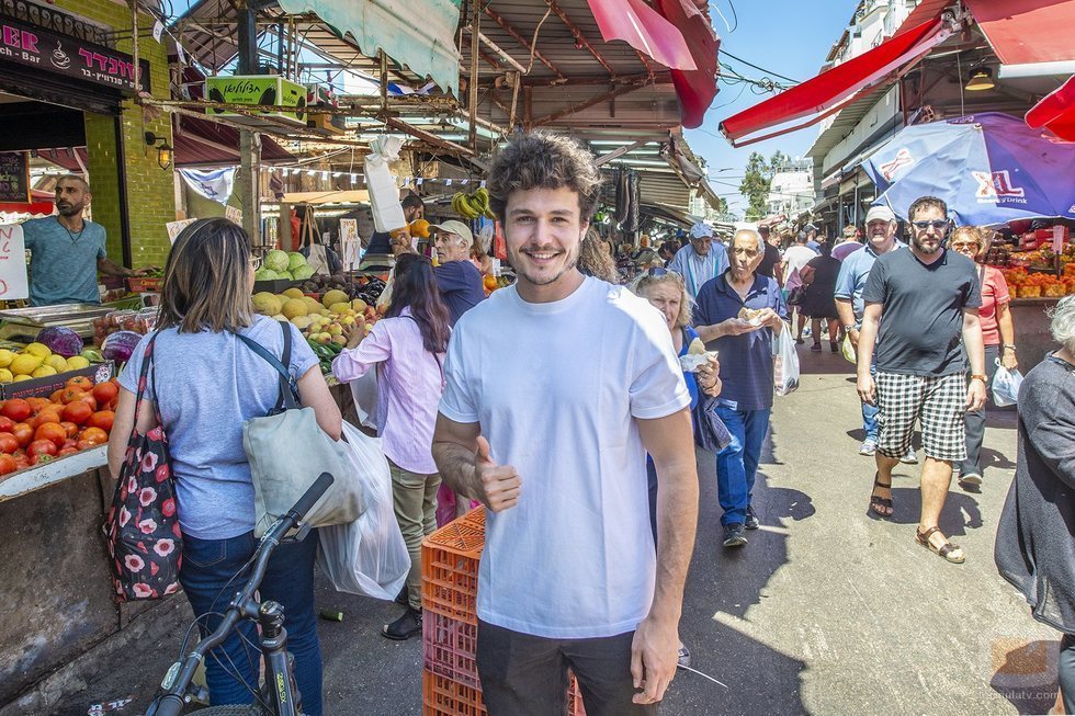 Miki Núñez visitando los mercados de Tel Aviv en los descansos de Eurovisión 2019