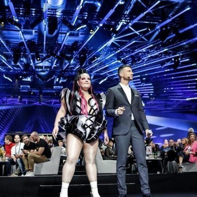 Netta y Assi Azar, en la Semifinal 1 de Eurovision 2019