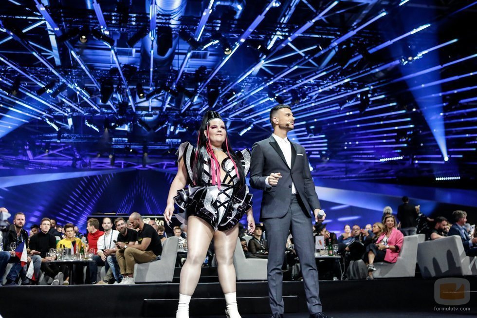 Netta y Assi Azar, en la Semifinal 1 de Eurovision 2019