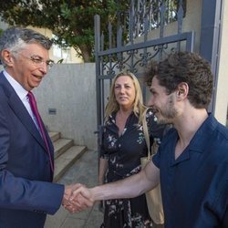 Miki Núñez es recibido por Manuel Gómez Acebo, el embajador de España en Israel