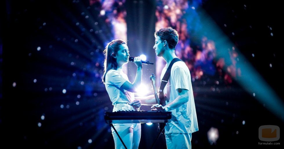 Zala Kralj y Gasper Santl, representantes de Eslovenia, en la Gran Final de Eurovisión 2019