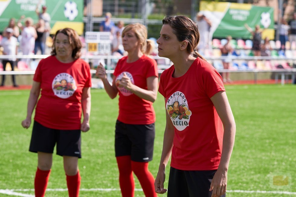Lola Trujillo jugando al fútbol en el 11x05 de 'La que se avecina'