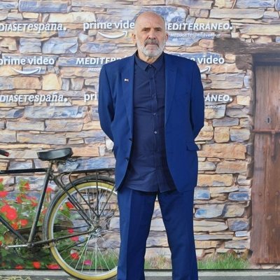 El actor Felipe Velez interpreta a Echegui en 'El Pueblo'