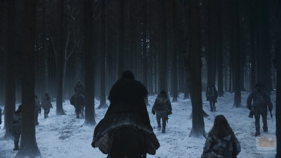 Jon Snow se adentra en un bosque rodeado de salvajes en el 8x06 de 'Juego de Tronos'