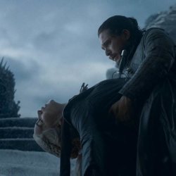 Jon sujeta el cuerpo de Daenerys en el 8x06 de 'Juego de Tronos'