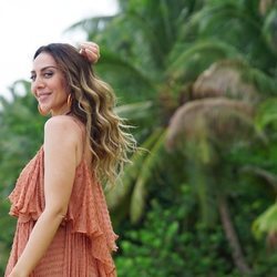 Mónica Naranjo posa como presentadora de 'La isla de las tentaciones'