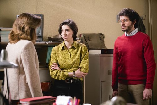 María y su profesor Salva, preocupados en el 20x09 de 'Cuéntame cómo pasó'