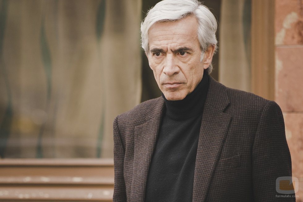 Antonio Alcántara, muy serio, en el 20x09 de 'Cuéntame cómo pasó'