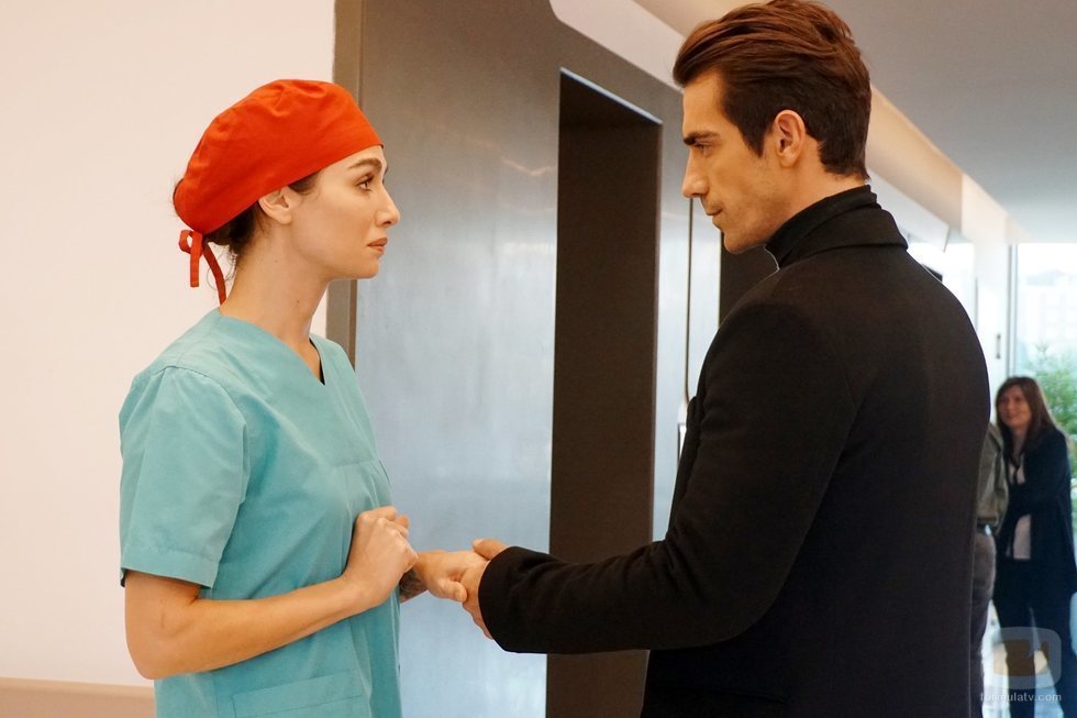 Ferhat Aslan y Asli Çinar, en 'Amor en blanco y negro' 