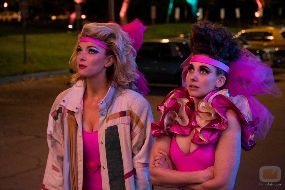 Ruth y Debbie de 'GLOW' en la tercera temporada