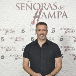 Fernando Coronado posa para presentar 'Señoras del (h)AMPA'