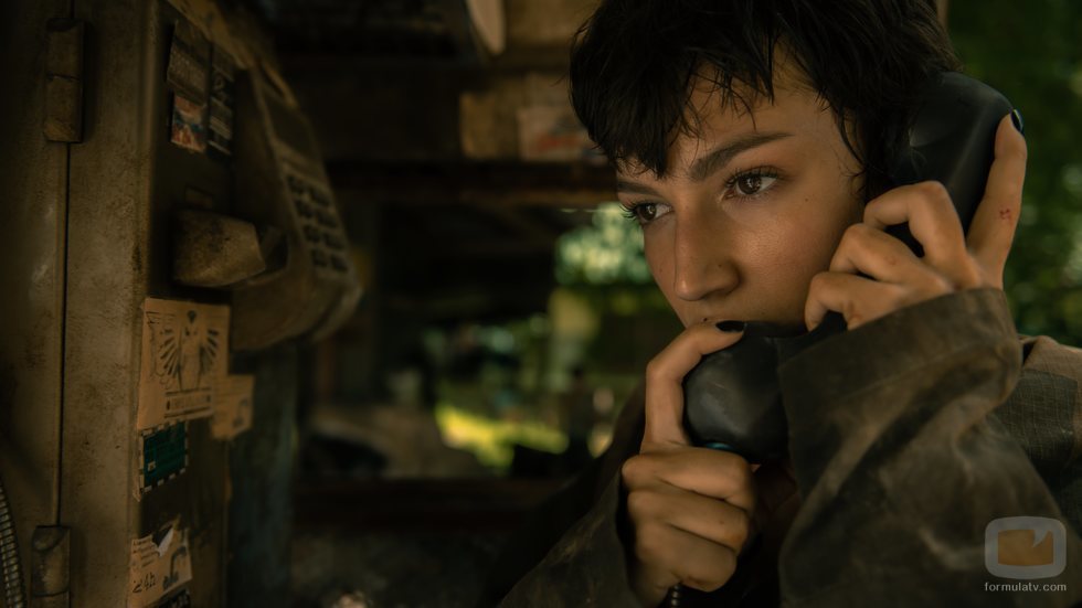 Tokio habla por teléfono en la parte 3 de 'La Casa de Papel'