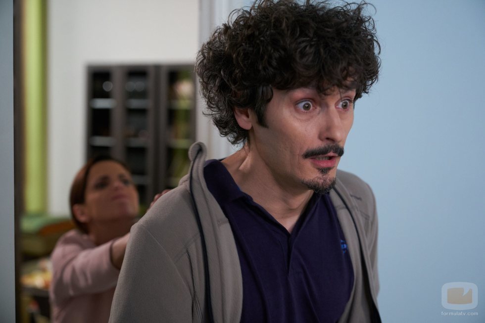 Lola obliga a Javi a trabajar como conserje en el 11x07 de 'La que se avecina'